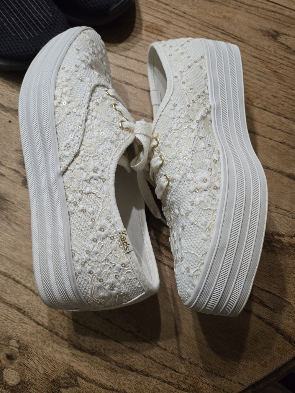 Keds Women's White Lace Platform Sneaker very new worn one time